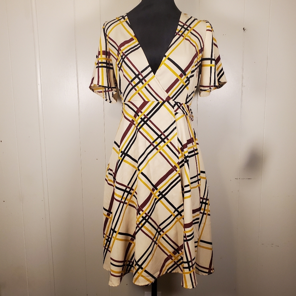 Forever 21 Short Sleeve V Neck Plaid Wrap Dress Cream Womens XS *small hole/rip*